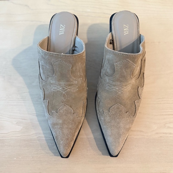 SOLD - Chic Cowboy Tan Mules - Picture 4 of 9